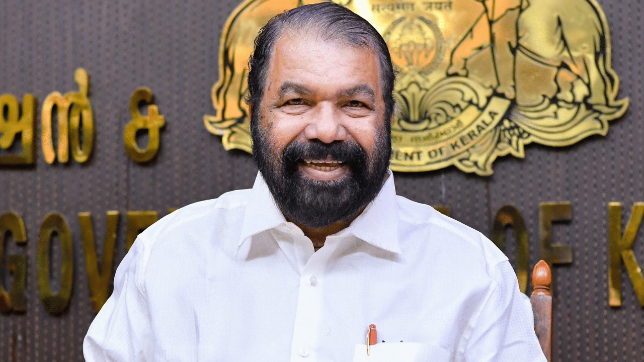 School Padapooja: അടിമത്ത മനോഭാവം വളർത്താൻ അനുവദിക്കില്ല; വിദ്യാർത്ഥികളെക്കൊണ്ട് പാദപൂജ ചെയ്യിച്ചതിൽ വിശദീകരണം തേടി മന്ത്രി School Padapooja: അടിമത്ത മനോഭാവം വളർത്താൻ അനുവദിക്കില്ല; വിദ്യാർത്ഥികളെക്കൊണ്ട് പാദപൂജ ചെയ്യിച്ചതിൽ വിശദീകരണം തേടി മന്ത്രി