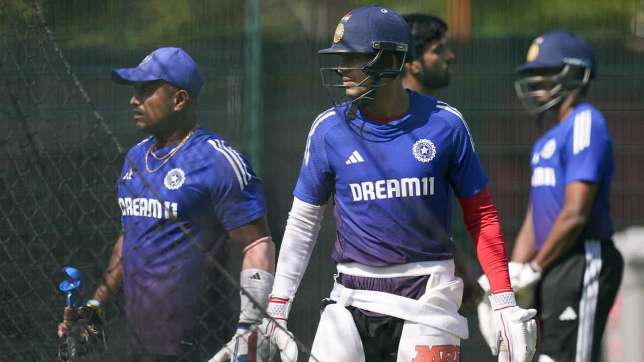 India vs England: പരിക്കുകള് വരിഞ്ഞുമുറുക്കിയത് പ്രതിസന്ധി; മാഞ്ചസ്റ്റില് പ്ലേയിങ് ഇലവന് പൊളിച്ചെഴുതാന് ഇന്ത്യ India vs England: പരിക്കുകള് വരിഞ്ഞുമുറുക്കിയത് പ്രതിസന്ധി; മാഞ്ചസ്റ്റില് പ്ലേയിങ് ഇലവന് പൊളിച്ചെഴുതാന് ഇന്ത്യ