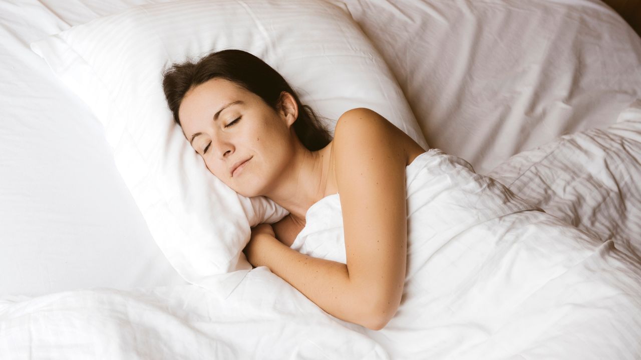 നിങ്ങളുടെ ആരോഗ്യ സ്ഥിതി അനുസരിച്ച് മാത്രമാണ് തലയില്‍ എത്ര സമയം എണ്ണ വെക്കണം എന്ന കാര്യം തീരുമാനിക്കേണ്ടത്. അനാരോഗ്യകരമായ ശീലങ്ങള്‍ പിന്തുടരുന്നത് അസുഖങ്ങള്‍ക്ക് കാരണമാകും.