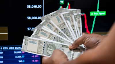 Mutual Funds: 100 രൂപ മുതല്‍ എസ്‌ഐപിയില്‍ നിക്ഷേപിക്കാം; ഈ ഫണ്ടുകള്‍ക്ക് 10 വര്‍ഷംകൊണ്ട് 26.80% വരെ റിട്ടേണ്‍