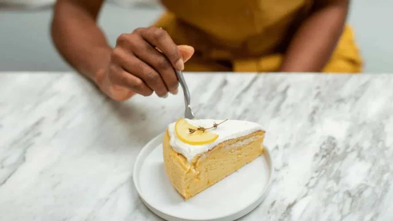 Sweets Eating: വെറും വയറ്റിൽ മധുരപലഹാരങ്ങൾ കഴിക്കുന്നത് സുരക്ഷിതമാണോ?