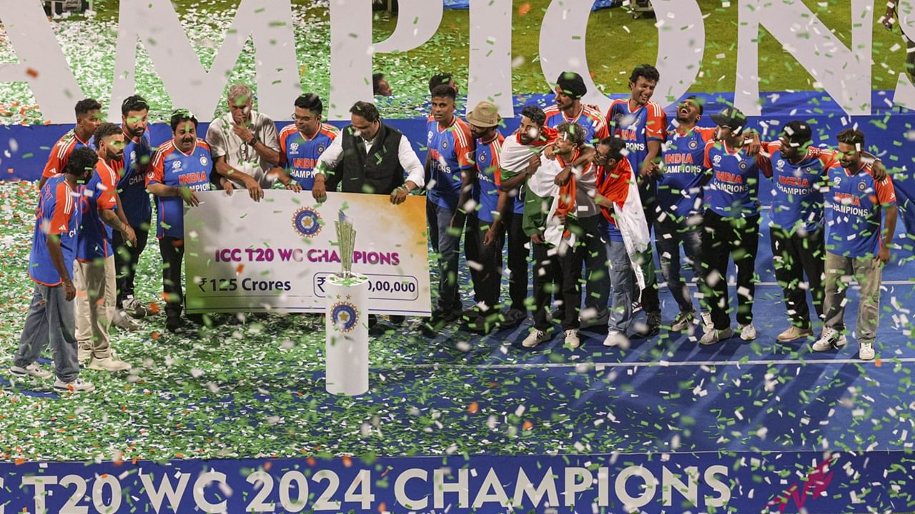 ഇക്കാര്യം ചര്‍ച്ച ചെയ്യാന്‍ ന്യൂസിലാൻഡിന്റെ റോജർ ടൊസേയുടെ നേതൃത്വത്തിൽ ഇന്ത്യ, ഓസ്‌ട്രേലിയ, ഇംഗ്ലണ്ട് എന്നീ രാജ്യങ്ങളിലെ ഉന്നത ഉദ്യോഗസ്ഥർ ഉൾപ്പെടുന്ന ആറ് അംഗ വർക്കിംഗ് കമ്മിറ്റിയെ നിയോഗിച്ചു. പ്രധാന ടൂര്‍ണമെന്റുകളുടെ അവലോകനവും ഈ സമിതി നടത്തും (Image Credits: PTI)