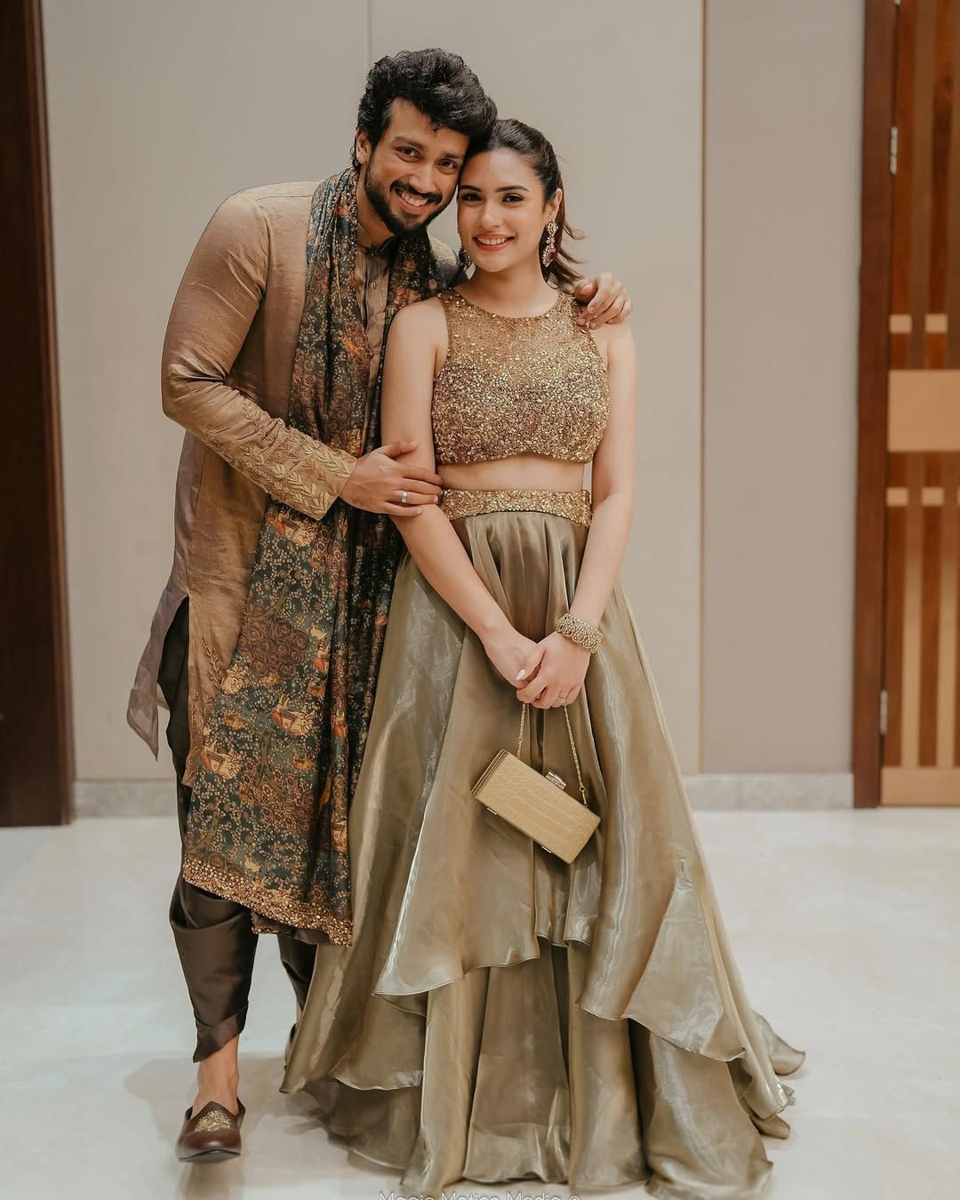 ഇരുവരും ഏറെനാളത്തെ പ്രണയത്തിനുശേഷം ഗുരുവായൂരിൽ വച്ചായിരുന്നു വിവാഹിതരായത്. ഇതിനു ശേഷം താരിണിയും മലയാളികൾക്ക് സുപരിചിതയായി. ഇതിനു പിന്നാലെ താരപത്നിയുടെ ഓരോ വിശേഷങ്ങളും ആരാധകർ ഏറെ ആകാംഷയോടെയാണ് കാണാറുള്ളത്.