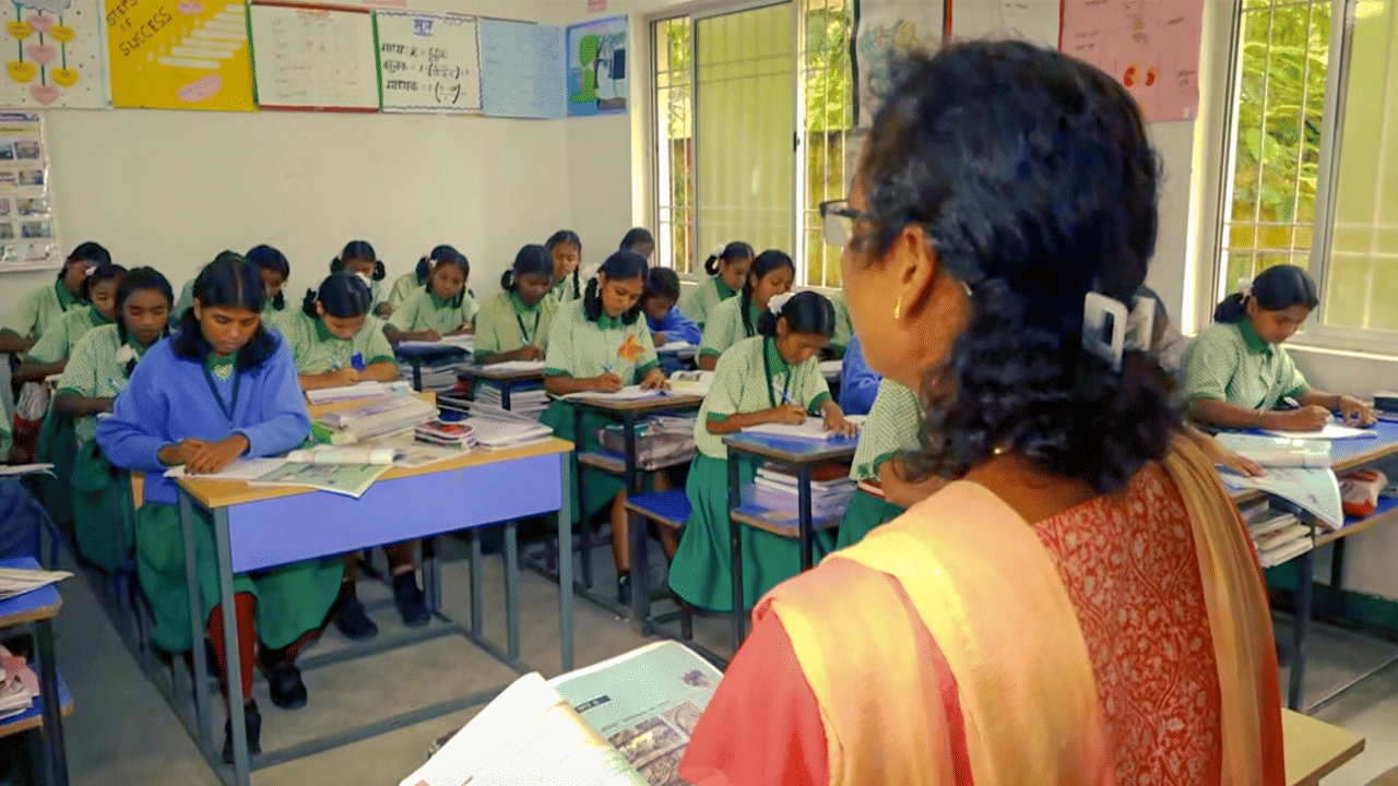 Teaching Posts Vacant: കേന്ദ്രീയ, നവോദയ വിദ്യാലയങ്ങളിൽ 12000ത്തിലധികം അധ്യാപക ഒഴിവുകൾ; വിദ്യാഭ്യാസ മന്ത്രാലയം