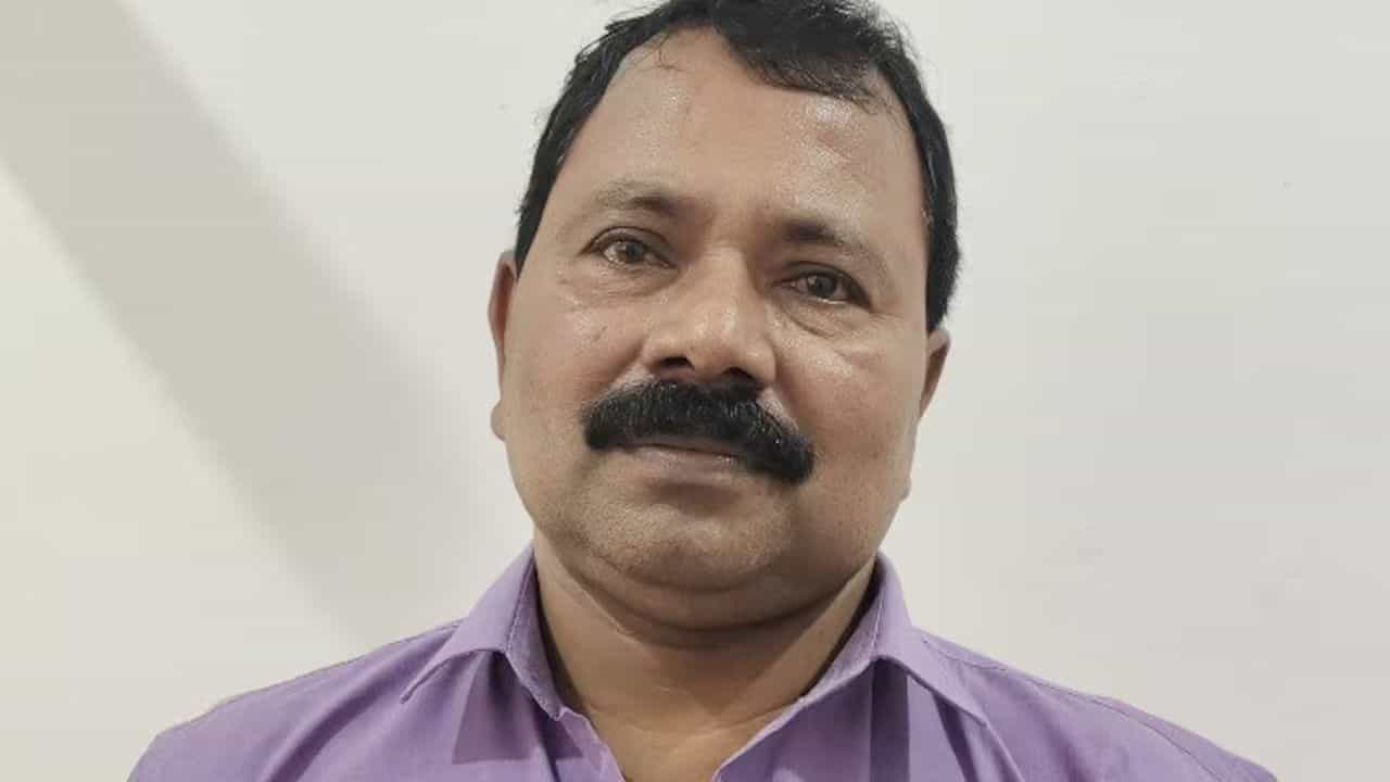 Thrissur Loan Fraud Case: 4 കോടിയുടെ ലോണ് ശരിയാക്കിത്തരാമെന്ന് പറഞ്ഞ് തട്ടിയത് ഒമ്പതര ലക്ഷം; തൃശൂർ സ്വദേശി പിടിയിൽ Thrissur Loan Fraud Case: 4 കോടിയുടെ ലോണ് ശരിയാക്കിത്തരാമെന്ന് പറഞ്ഞ് തട്ടിയത് ഒമ്പതര ലക്ഷം; തൃശൂർ സ്വദേശി പിടിയിൽ