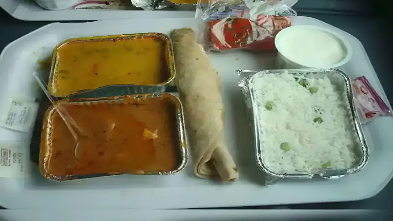 Railway Food Price: റെയിൽവേ ഭക്ഷണത്തിൻ്റെ യഥാർത്ഥ വില അറിയുമോ? ഇതാണ് കണക്ക് Railway Food Price: റെയിൽവേ ഭക്ഷണത്തിൻ്റെ യഥാർത്ഥ വില അറിയുമോ? ഇതാണ് കണക്ക്