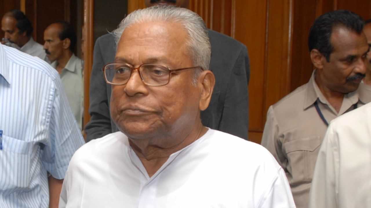 VS Achuthanandan: വിഎസിന്റെ നില അതീവഗുരുതരം, മുഖ്യമന്ത്രിയും മുതിര്ന്ന നേതാക്കളും ആശുപത്രിയില് VS Achuthanandan: വിഎസിന്റെ നില അതീവഗുരുതരം, മുഖ്യമന്ത്രിയും മുതിര്ന്ന നേതാക്കളും ആശുപത്രിയില്