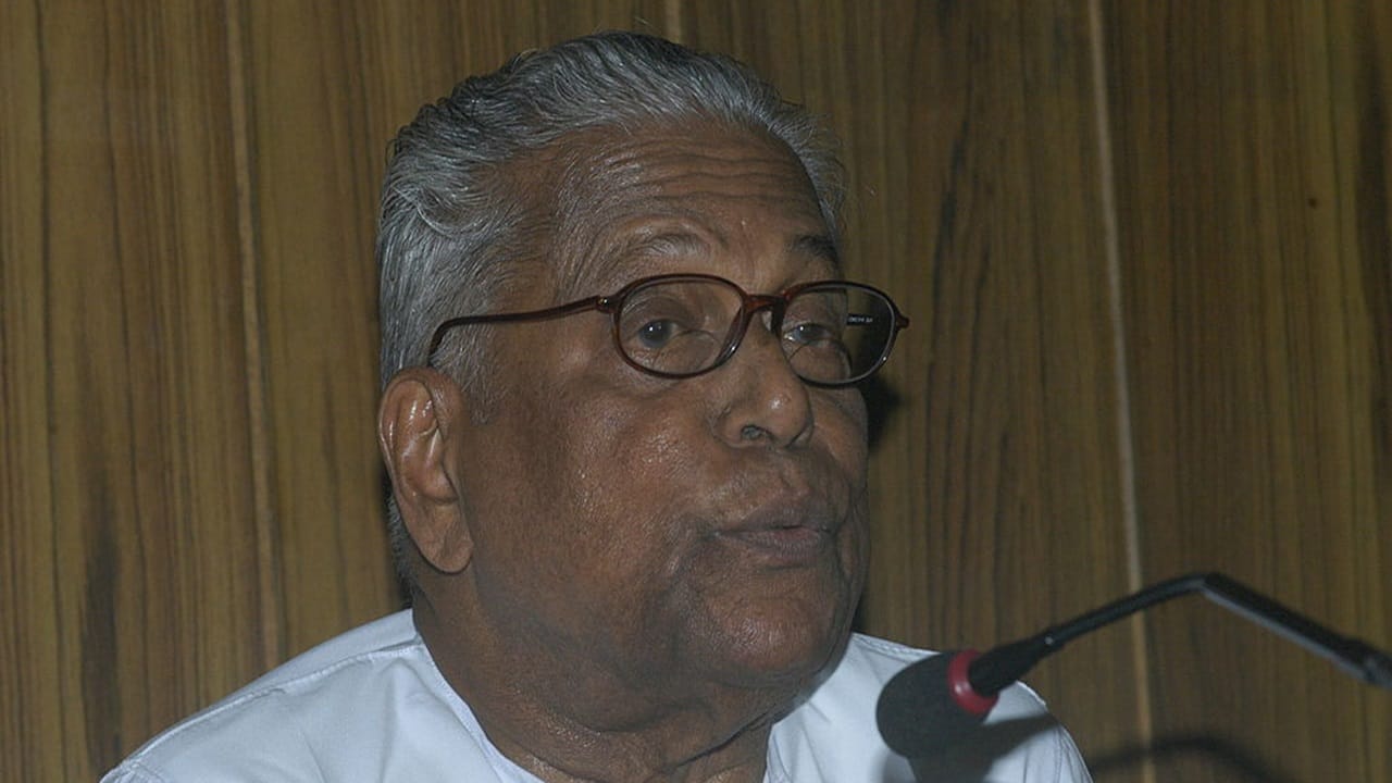 23ന് രാവിലെ സിപിഎം ആലപ്പുഴ ജില്ലാ കമ്മിറ്റി ഓഫീസില്‍ പൊതുദര്‍ശനം. ആലപ്പുഴ ടൗണ്‍ ഹാളിലും പൊതുദര്‍ശനമുണ്ടാകുമെന്നാണ് റിപ്പോര്‍ട്ട്. അന്ന് വൈകിട്ട് വലിയ ചുടുകാട്ടില്‍ സംസ്‌കാരം  (Image Credits: Getty)