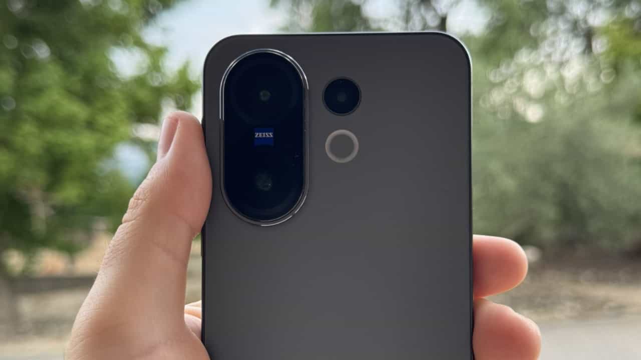 Vivo X200 FE: വിവോ എക്സ്200 ഫാൻ എഡിഷൻ വിപണിയിൽ; തകർപ്പൻ ഫീച്ചറുകളും താങ്ങാവുന്ന വിലയും