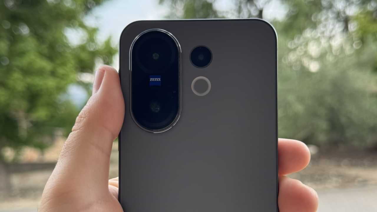 Vivo X200 FE: വിവോ എക്സ്200 ഫാൻ എഡിഷൻ വിപണിയിൽ; തകർപ്പൻ ഫീച്ചറുകളും താങ്ങാവുന്ന വിലയും