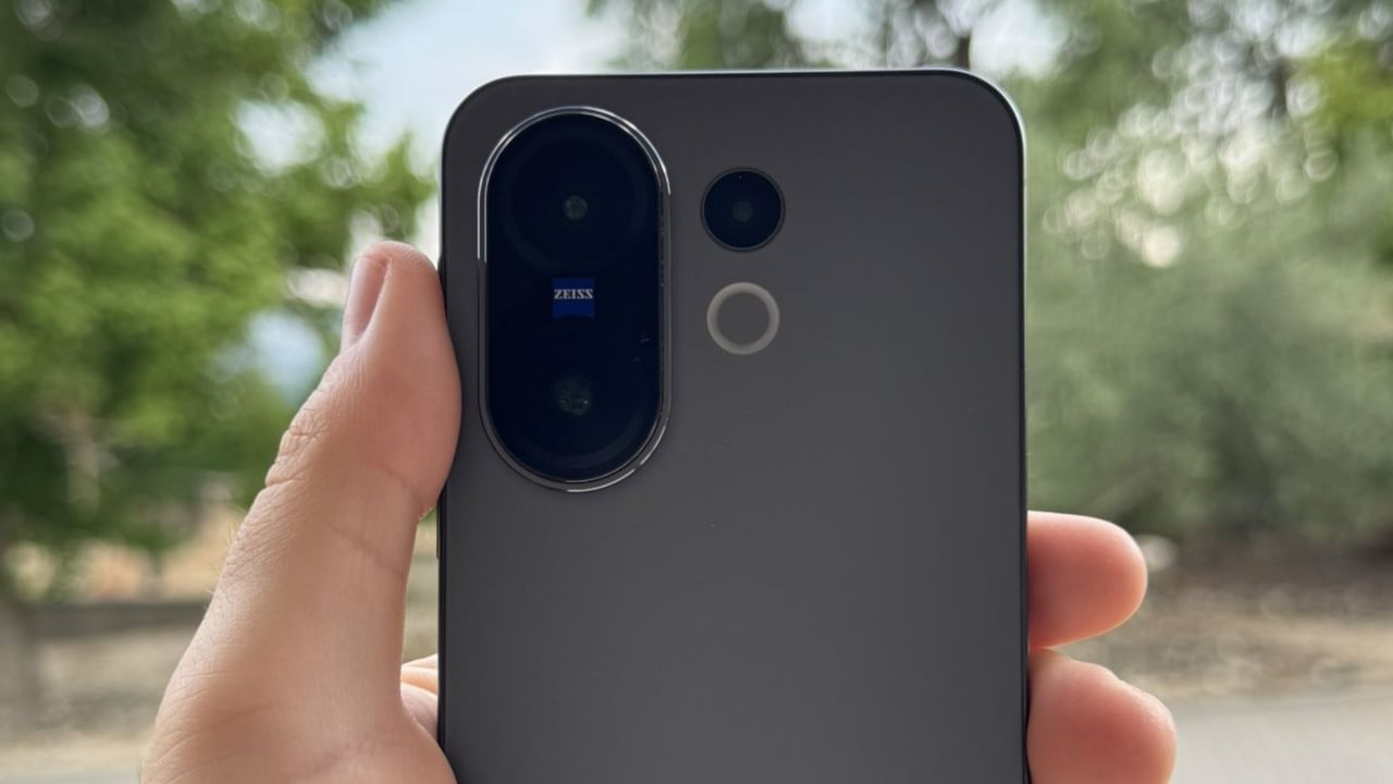 Vivo X200 FE: വിവോ എക്സ്200 ഫാൻ എഡിഷൻ വിപണിയിൽ; തകർപ്പൻ ഫീച്ചറുകളും താങ്ങാവുന്ന വിലയും