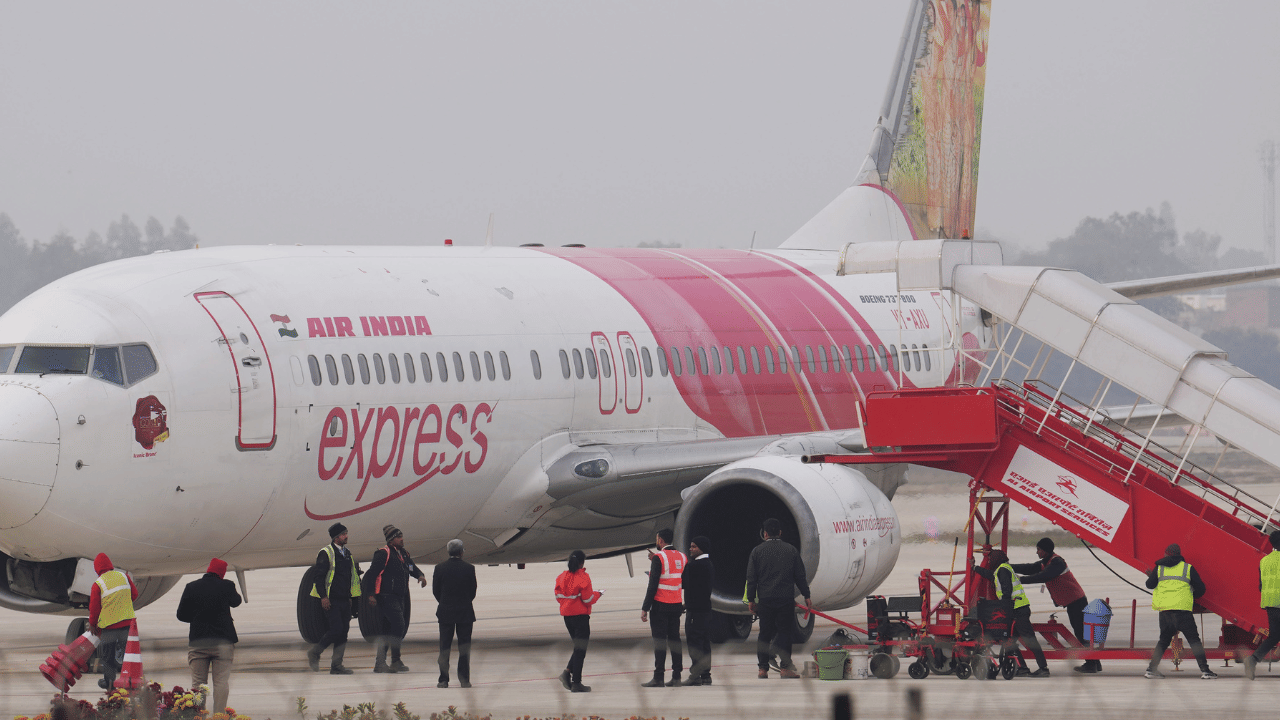 Kochi Mumbai Air India Flight: ലാൻഡിംഗിനിടെ റൺവേയിൽ നിന്നും തെന്നി മാറി കൊച്ചിയിൽ നിന്ന് പുറപ്പെട്ട എയര്‍ ഇന്ത്യ വിമാനം