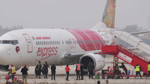 Kochi Mumbai Air India Flight: ലാൻഡിംഗിനിടെ റൺവേയിൽ നിന്നും തെന്നി മാറി കൊച്ചിയിൽ നിന്ന് പുറപ്പെട്ട എയര്‍ ഇന്ത്യ വിമാനം