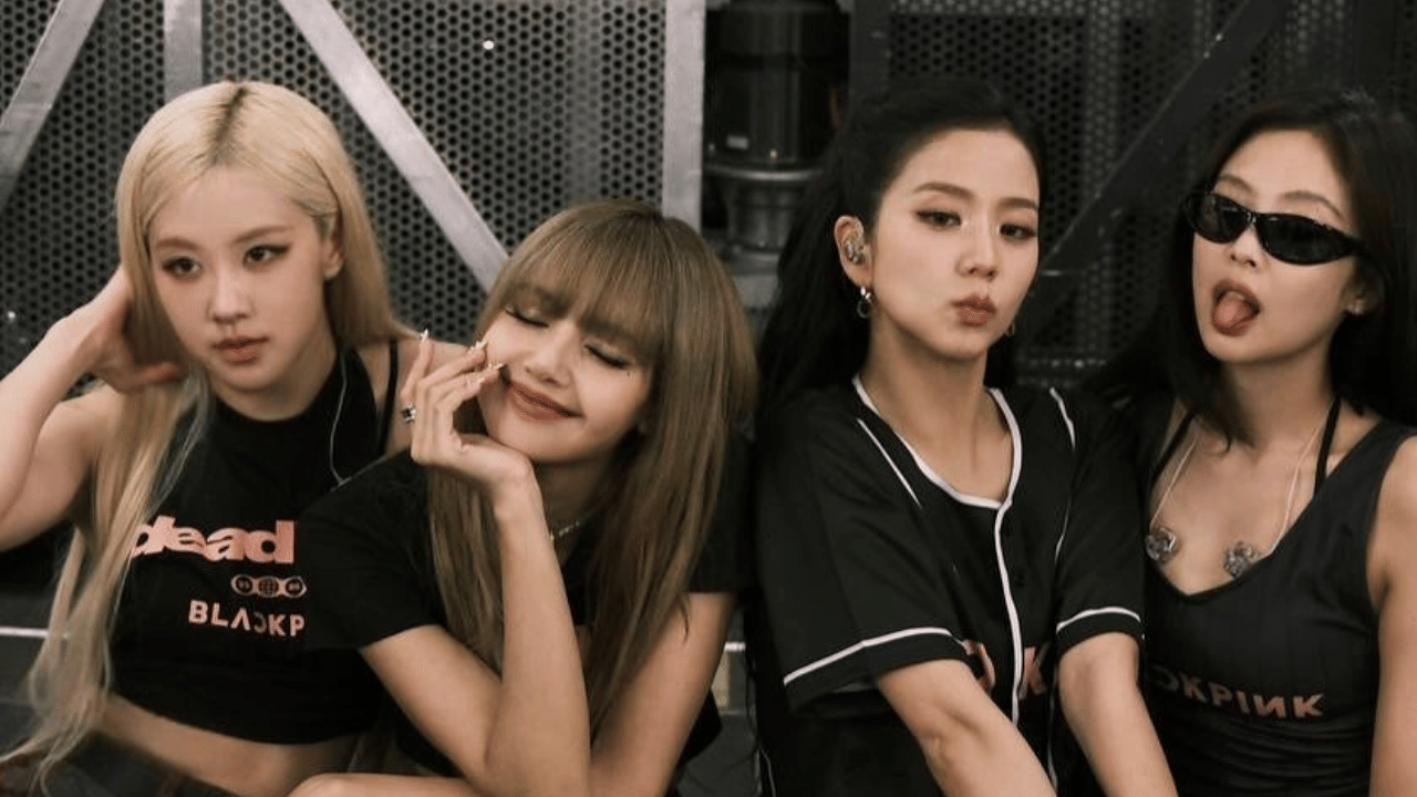 നിലവിൽ, ബ്ലാക്ക്പിങ്ക് ജിസൂ തന്റെ സഹപ്രവർത്തകരായ ജെന്നി, ലിസ , റോസ് എന്നിവരോടൊപ്പം 'ഡെഡ്‌ലൈൻ' എന്ന ടൂറിന്റെ തിരക്കിലാണ്. മാത്രമല്ല, പുതിയൊരു കെ ഡ്രാമയുടെ ഭാ​ഗമായും താരം എത്തുന്നുണ്ട്.(Image Credit: Instagram)
