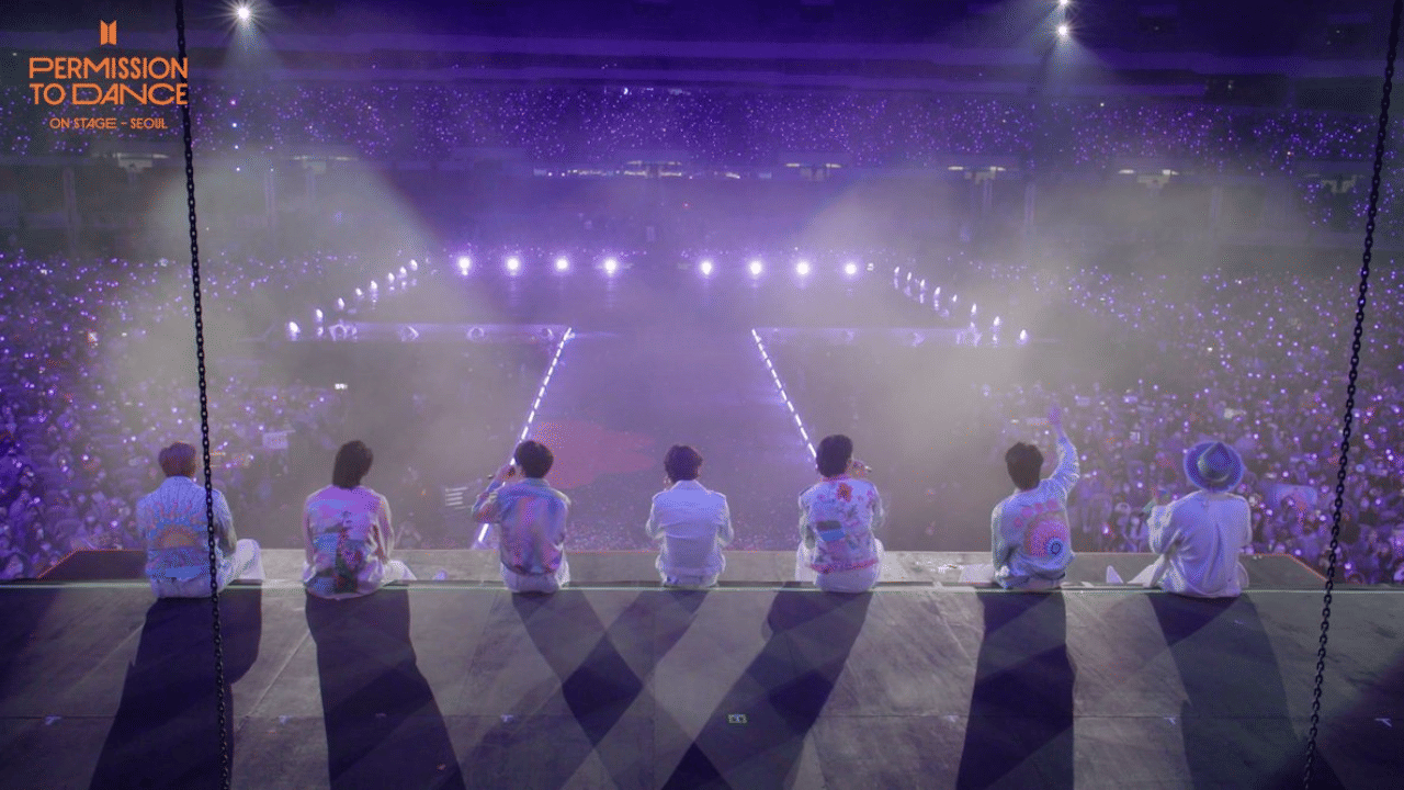 മൂന്ന് വർഷത്തെ ഇടവേളയ്ക്ക് ബിടിഎസ് വേൾഡ് ടൂറുമായി തിരിച്ചെത്തുകയാണ്. നിർബന്ധിത സേവനം പൂർത്തിയാക്കിയ ശേഷം ഏഴ് അം​ഗങ്ങളും ഒരുമിച്ചെത്തിയ ലൈവിലാണ് ബിടിഎസ് ഇക്കാര്യം പ്രഖ്യാപിച്ചത്.
