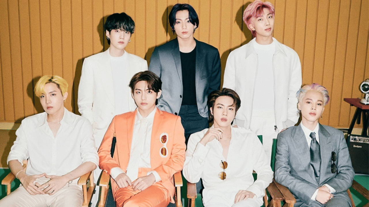 ലോകത്ത് ഏറ്റവും കൂടുതൽ ആരാധകരുള്ള ദക്ഷിണ കൊറിയൻ ബോയ് ബാൻഡാണ് ബിടിഎസ്. ആർഎം, ജിൻ, ജെ ഹോപ്പ്, ഷു​ഗ, ജിമിൻ, വി, ജങ്കൂക്ക് എന്നിങ്ങനെ ഏഴം​ഗങ്ങളുള്ള കെ പോപ്പ് സംഘത്തിന്റെ വാർത്തകളെല്ലാം സോഷ്യൽ മീഡിയയിൽ എന്നും വൈറലാണ്. ( Image Credit: Instagram )