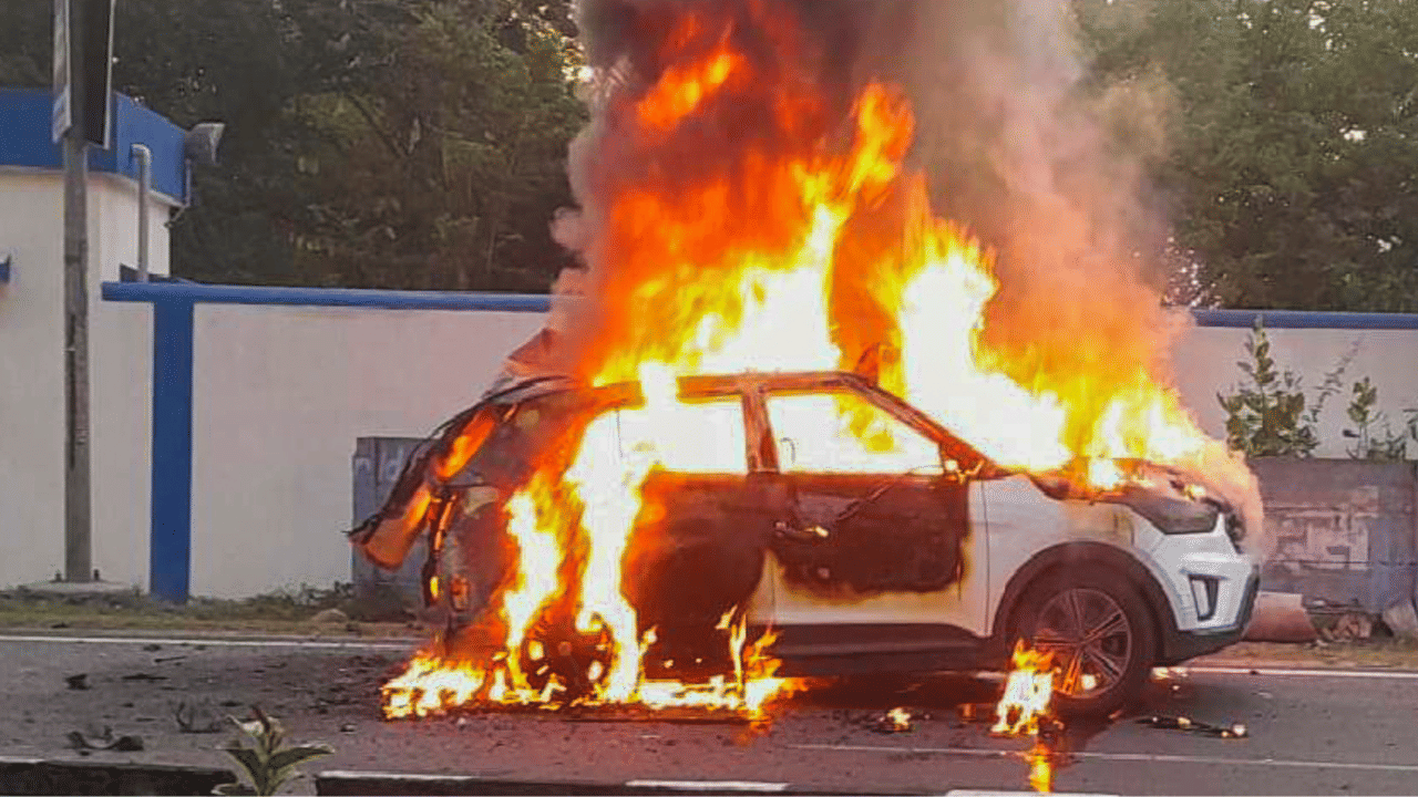 Palakkad: പാലക്കാട് കാർ പൊട്ടിത്തെറിച്ച് അപകടം; ചികിത്സയിലായിരുന്ന രണ്ട് കുട്ടികൾ മരിച്ചു