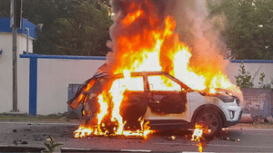 Palakkad: പാലക്കാട് കാർ പൊട്ടിത്തെറിച്ച് അപകടം; ചികിത്സയിലായിരുന്ന രണ്ട് കുട്ടികൾ മരിച്ചു Palakkad: പാലക്കാട് കാർ പൊട്ടിത്തെറിച്ച് അപകടം; ചികിത്സയിലായിരുന്ന രണ്ട് കുട്ടികൾ മരിച്ചു