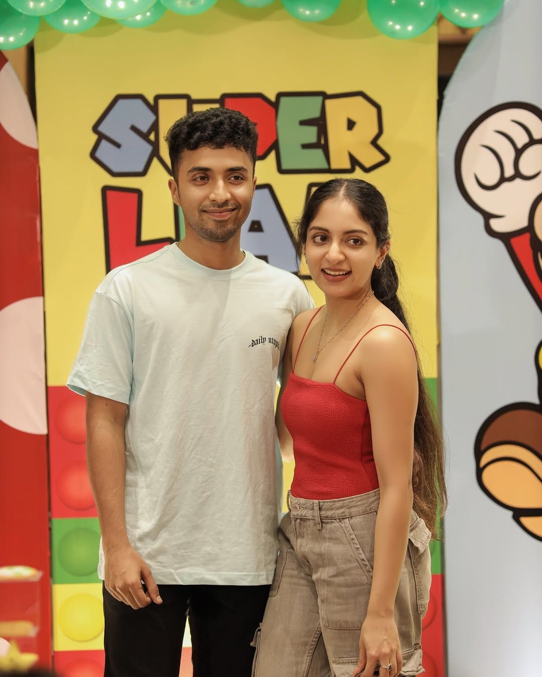 സംസാരത്തിൽ ആവർത്തിച്ച് അർജുന്റെ പേര് കടന്ന് വരികയും ചെയ്യുന്നുണ്ട്. ഇതോടെ ഇഷാനിയുടെ ജീവിത പങ്കാളിയായി അർജുനെ വീട്ടുകാർ അംഗീകരിച്ചു എന്നും മനസ്സിലാക്കാം.കൃഷ്ണ കുമാറിന്റെ കുടുംബത്തിലെ എല്ലാ ചടങ്ങിലും അർജുൻ പങ്കെടുത്തിരുന്നു. 
