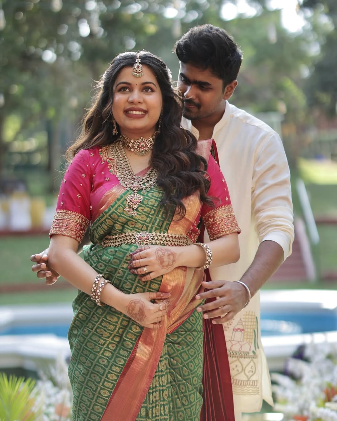 ആരാധകർ ഏറെയുള്ള താരമാണ് ദിയ കൃഷ്ണ. ജീവിതത്തിലെ ഏറ്റവും സുന്ദരമായ നിമിഷം ആസ്വദിക്കാനുള്ള തയ്യാറെടുപ്പിലാണ് ദിയയും ഭർത്താവ് അശ്വിൻ ​ഗണേഷും. ആദ്യത്തെ കൺമണിക്കായുള്ള കാത്തിരിപ്പിലാണ് ഇരുവരും. ഇതിന്റെ വിശേഷങ്ങളും മറ്റും താരം തന്നെ തന്റെ ഇൻസ്റ്റാ​ഗ്രാമിലൂടെ പങ്കുവച്ചിരുന്നു. (image credits:instagramdiya krishna)