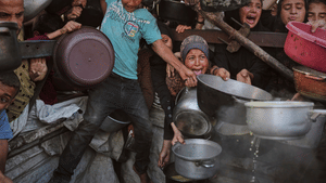 Gaza: മുഴുപട്ടിണിയിൽ ഗാസ; സഹായ പാക്കറ്റുകൾ എയർഡ്രോപ്പ് ചെയ്തതായി ഇസ്രായേൽ, രൂക്ഷ വിമർശനം