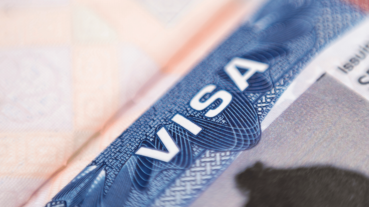 UAE Golden Visa: ബിസിനസും കോടികളുടെ നിക്ഷേപവും വേണ്ട, യുഎഇ ​ഗോൾഡൻ വിസ ഇനി നിങ്ങൾക്കും; അറിയേണ്ടതെല്ലാം...
