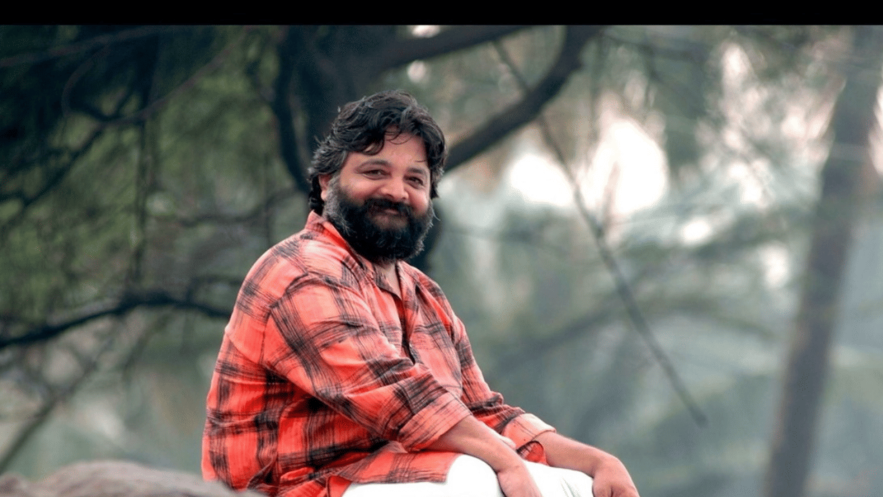 Kaithapram Songs: എന്തിനാടോ അധികം പാട്ടുകൾ ചെയ്യുന്നത്...നെല്ലുവായ ധന്വന്തരിക്ഷേത്രത്തിലെ ദീപാരാധന സമയത്ത് പിറന്ന ആ ഈണങ്ങളുടെ കഥ... Kaithapram Songs: എന്തിനാടോ അധികം പാട്ടുകൾ ചെയ്യുന്നത്...നെല്ലുവായ ധന്വന്തരിക്ഷേത്രത്തിലെ ദീപാരാധന സമയത്ത് പിറന്ന ആ ഈണങ്ങളുടെ കഥ...