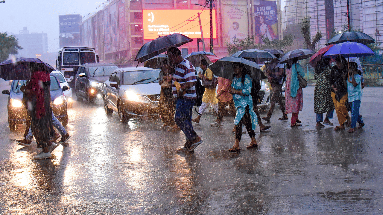 Kerala Rain Alert Update: മഴ മുന്നറിയിപ്പിൽ മാറ്റം; റെഡ് അലേർട്ടുകൾ പിൻവലിച്ചു; സംസ്ഥാനത്ത് 2 ജില്ലകളിൽ ഓറഞ്ച്, നാലിടത്ത് യെല്ലോ അലേർട്ട്