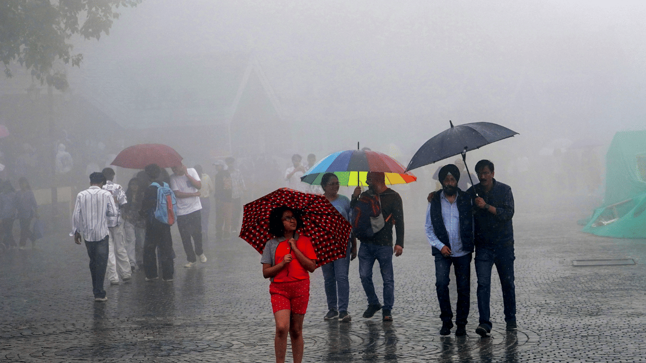 Kerala Rain alert: മഴ മുന്നറിയിപ്പിൽ വീണ്ടും മാറ്റം, നാളെ എട്ട് ജില്ലകളിൽ യെല്ലോ അലർട്ട്