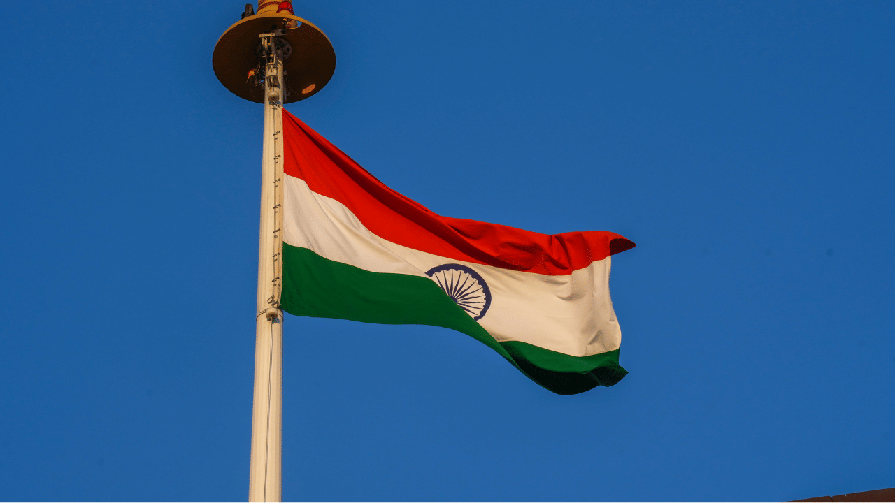 National Flag Day in India 2025: ത്രിവർണ കൊടി ദേശീയ പതാകയായി മാറിയത് എങ്ങനെ? ചരിത്രം, പ്രാധാന്യം അറിയാം..