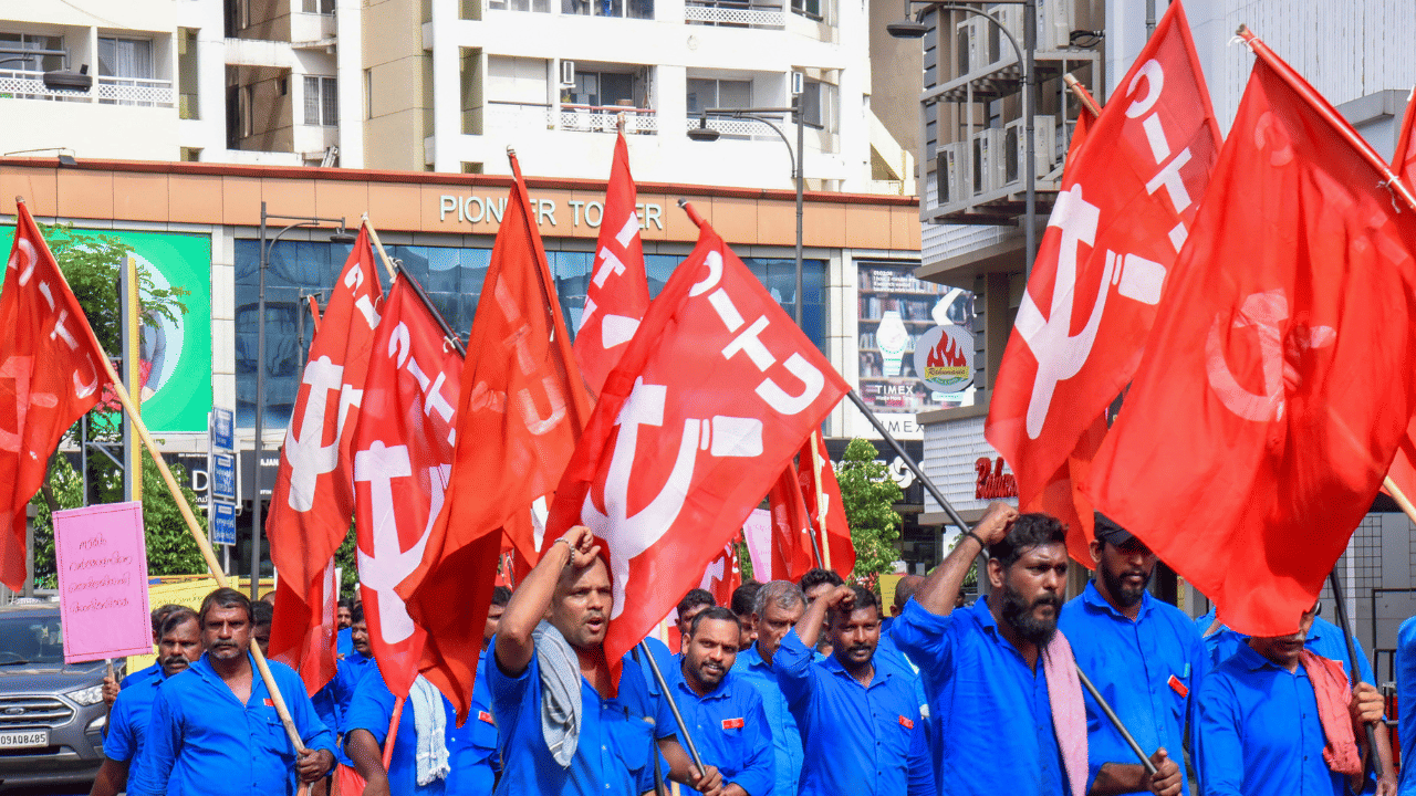 National General Strike: പണിമുടക്ക് പരി​ഗണിക്കരുത്,  നാളെ ജോലിയ്ക്ക് എത്തിയില്ലെങ്കിൽ ശമ്പളം കട്ട്, ഡയസ്‌നോൺ പ്രഖ്യാപിച്ച് സർക്കാർ