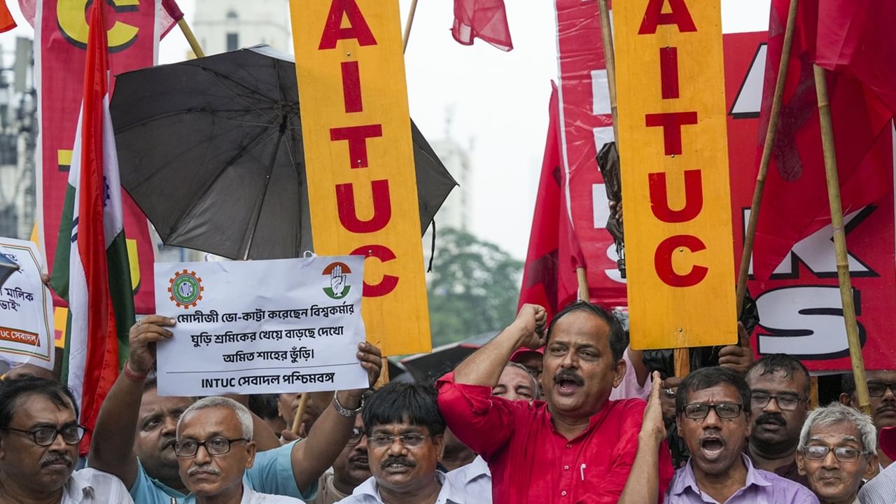 Kerala Private Bus And All India Strike 2025: ഇന്ന് സ്വകാര്യ ബസ് സമരം, നാളെ ദേശീയ പണിമുടക്ക്; ജനജീവിതം സ്തംഭിക്കും; അവധി കിട്ടുമോ?