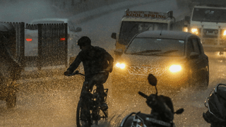 Viral Video: പിതാവിനെ കാറിനകത്ത് കെട്ടിയിട്ട് താജ് മഹൽ കാണാൻ പോയി മകനും കുടുംബവും; വീഡിയോ വൈറൽ