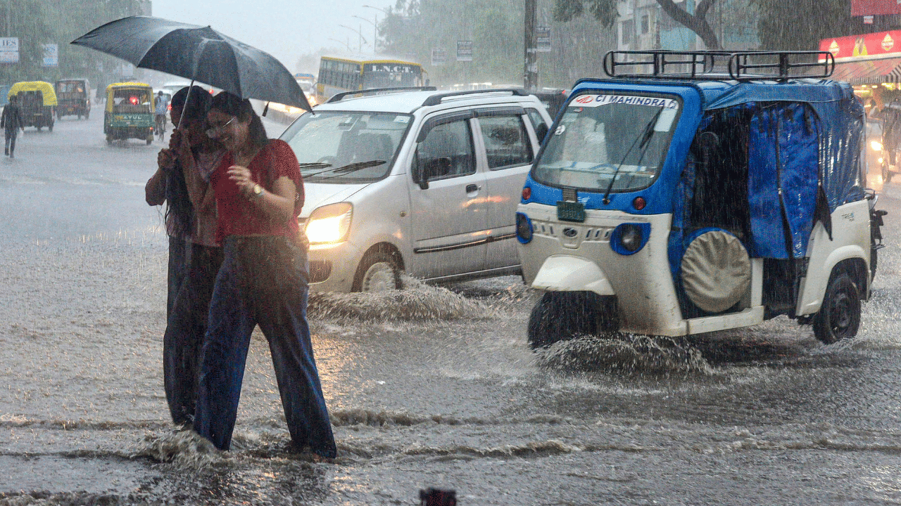 Kerala Weather Update: അതിതീവ്ര മഴയും ശക്തമായ കാറ്റും; 9 ജില്ലകളിൽ ഓറഞ്ച് അലർട്ട്, മത്സ്യബന്ധനത്തിന് വിലക്ക്