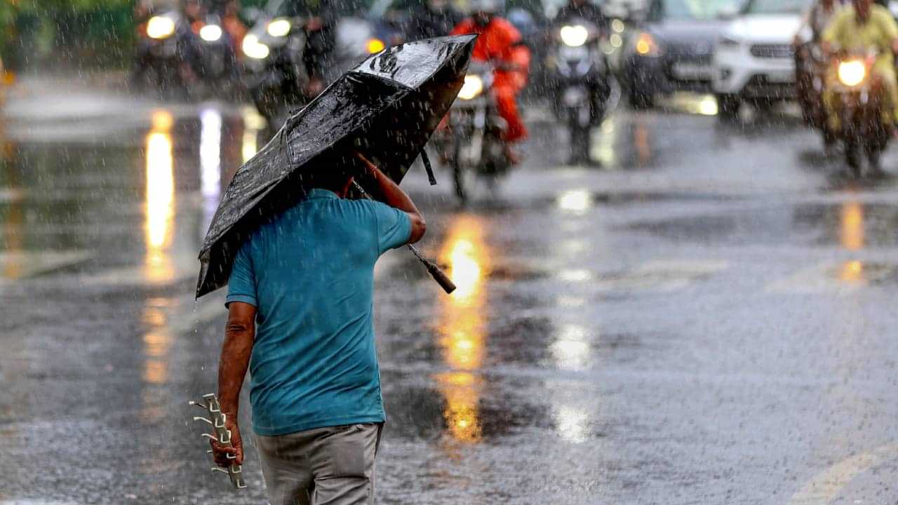 Kerala Rain Alert: സംസ്ഥാനത്ത് വീണ്ടും മഴ കനക്കുന്നു; ഇന്ന് രണ്ട് ജില്ലകളിൽ ഓറഞ്ച് അലർട്ട്, അഞ്ചിടത്ത് യെല്ലോ