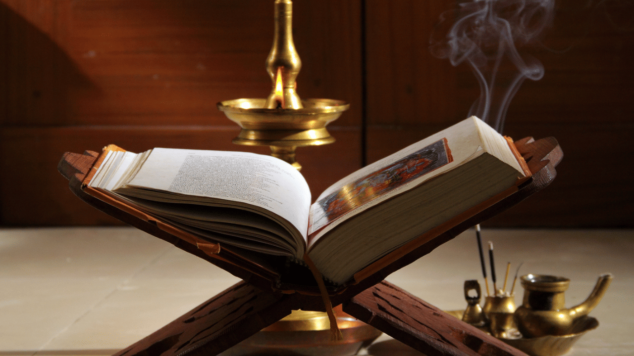 Ramayanam at Karkidakam: ദുരിതം മാറാൻ മാത്രമല്ല കർക്കിടകത്തിൽ രാമായണം വായിക്കാനുള്ള കാരണം ഇതെല്ലാം