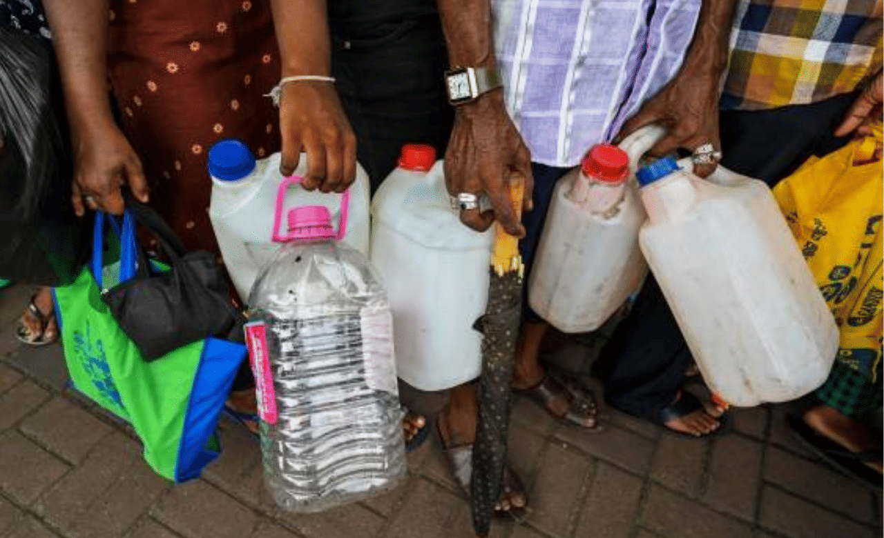 Ration Kerosene: റേഷൻ മണ്ണെണ്ണ വില കൂട്ടി, നൽകേണ്ടത് ഇത്ര രൂപ...