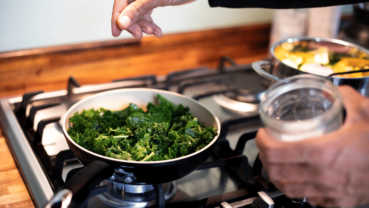 Danger Of Excess Salt Use: ഹൃദയം മുതൽ വൃക്ക വരെ! ഉപ്പിന്റെ ഉപയോഗം അധികമായാൽ; ഐസിഎംആർ പഠനം പറയുന്നു Danger Of Excess Salt Use: ഹൃദയം മുതൽ വൃക്ക വരെ! ഉപ്പിന്റെ ഉപയോഗം അധികമായാൽ; ഐസിഎംആർ പഠനം പറയുന്നു