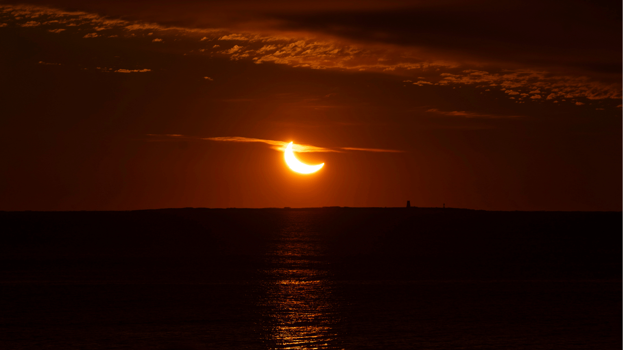 Solar Eclipse 2025: ഈ വർഷത്തെ രണ്ടാം സൂര്യഗ്രഹണം; തീയതി, സമയം അറിയേണ്ടതെല്ലാം.... Solar Eclipse 2025: ഈ വർഷത്തെ രണ്ടാം സൂര്യഗ്രഹണം; തീയതി, സമയം അറിയേണ്ടതെല്ലാം....