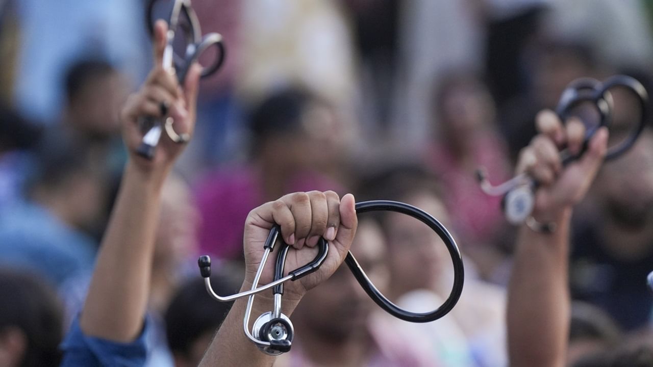 Kerala MBBS Admission 2025: എംബിബിഎസ്, ബിഡിഎസ് കോഴ്സുകളിലേക്കുള്ള ഒന്നാം ഘട്ട അലോട്ട്മെന്റ്; ഷെഡ്യൂള് പുറത്ത് Kerala MBBS Admission 2025: എംബിബിഎസ്, ബിഡിഎസ് കോഴ്സുകളിലേക്കുള്ള ഒന്നാം ഘട്ട അലോട്ട്മെന്റ്; ഷെഡ്യൂള് പുറത്ത്