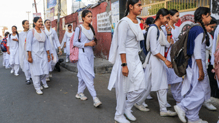 National General Strike: സര്‍വം നിശ്ചലമാകും? ബസുകള്‍ ഓടുമോ? നാളെ സ്‌കൂളുകള്‍ക്ക് അവധിയുണ്ടോ?