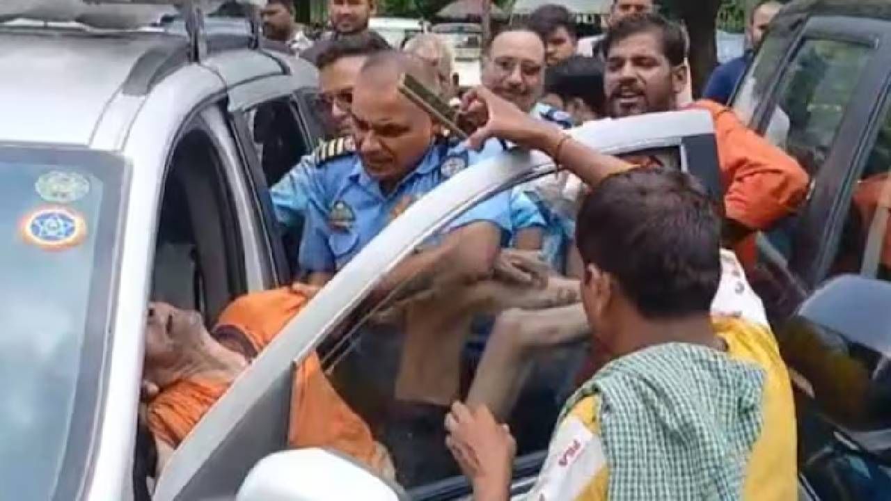 Viral Video: പിതാവിനെ കാറിനകത്ത് കെട്ടിയിട്ട് താജ് മഹൽ കാണാൻ പോയി മകനും കുടുംബവും; വീഡിയോ വൈറൽ