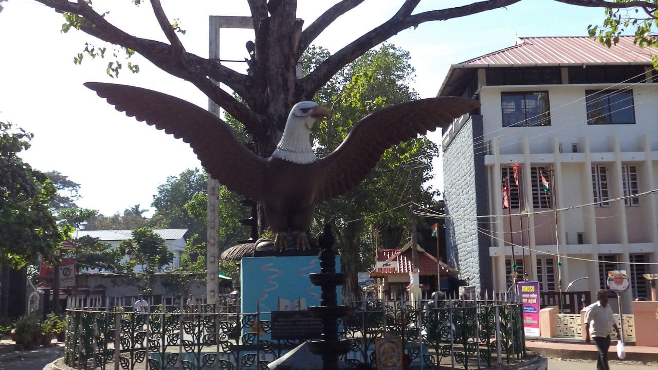 പല കുടുംബങ്ങൾക്കും, തങ്ങളുടെ ആഗ്രഹങ്ങൾ സഫലമായാൽ കുട്ടികളുടെ വിവാഹം ഗുരുവായൂരിൽ വെച്ച് നടത്താമെന്ന് ഭഗവാന് നേർച്ചയുണ്ടാകും. അതിനപ്പുറം ഈ ക്ഷേത്രത്തിലെ വിവാഹങ്ങൾക്ക് ഒരു സവിശേഷതയുണ്ട്.