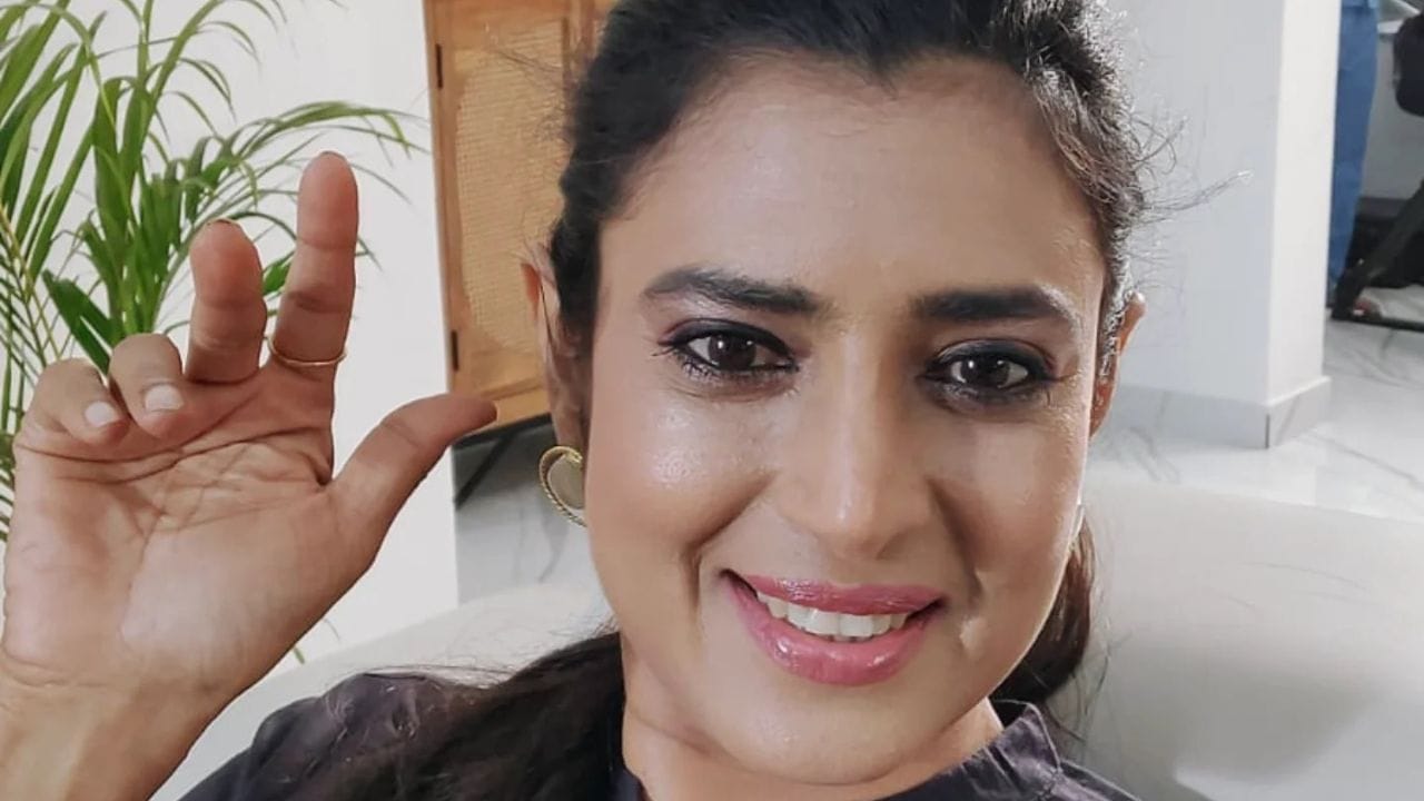 മലയാളത്തിലെ ഒരുപിടി മികച്ച സിനിമകളുടെ ഭാഗമായ കസ്തൂരി 90കളുടെ തുടക്കത്തിലാണ് അരങ്ങേറ്റം കുറിക്കുന്നത്. 1991 ൽ ഇറങ്ങിയ ചക്രവർത്തി ആയിരുന്നു കസ്തൂരിയുടെ ആദ്യ മലയാള സിനിമ.