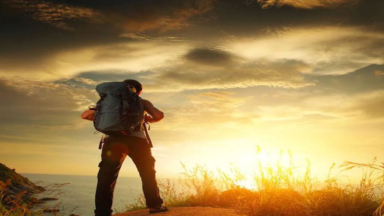 നമ്മുടെ ഇഷ്ടങ്ങൾ തിരിച്ചറിയാനും, മറ്റുള്ളവരുടെ അഭിപ്രായങ്ങളെ ആശ്രയിക്കാതെ സ്വന്തമായി തീരുമാനങ്ങൾ എടുക്കാനും സോളോ ഡേറ്റിംഗ് സഹായിക്കുന്നു. സ്വന്തം കൂട്ട് ആസ്വദിക്കാൻ പഠിക്കുമ്പോൾ ഏകാന്തതയെന്ന തോന്നൽ ഇല്ലാതാകുകയും ചെയ്യും.