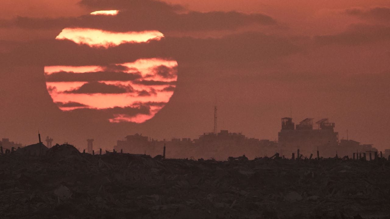 സൂര്യോദയവും സൂര്യാസ്തമയവും കാണുന്നത് മനസ്സിന് ശാന്തത നല്കുകയും സമ്മര്ദ്ദം കുറയ്ക്കുകയും ചെയ്യും. ഇത് സന്തോഷം നല്കുന്ന ഡോപാമിന് പോലുള്ള ഹോര്മോണുകളുടെ ഉത്പാദനം വര്ദ്ധിപ്പിക്കുന്നു.