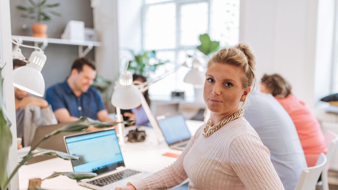 ഡിജിറ്റൽ ലോകത്ത് വളർന്നതുകൊണ്ട് തന്നെ അവർക്ക് വേഗത്തിലുള്ളതും നേരിട്ടുള്ളതുമായ ആശയവിനിമയ രീതികളാണ് താൽപര്യം. ഇത് കാര്യക്ഷമത കൂട്ടാൻ സഹായിക്കുമെന്ന് അവർ വിശ്വസിക്കുന്നു.