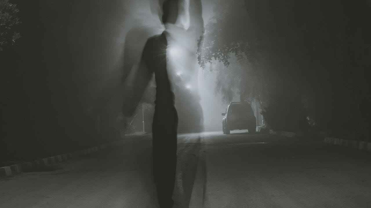 ഹൈമാവതി കുളം: തിരുവനന്തപുരത്തെ പ്രശസ്തമായ സ്ഥലമാണിത്. കേരള സര്വകലാശാലയുടെ കാര്യവട്ടം കാമ്പസിലുള്ളതാണ് ഈ ഹൈമാവതി കുളം. സസ്യജാലങ്ങളാല് മൂടിയ ഈ കുളം മനോഹരമായ സ്ഥലമായിരുന്നു. കാടിന്റെ നടുവില് ജീര്ണിച്ച വീടിനടുത്തായി നില്ക്കുന്ന ഉപേക്ഷിക്കപ്പെട്ട ഒന്നായിരുന്നു ഹൈമാവതി കുളം. വലിയ മരങ്ങളാല്, ചുറ്റപ്പെട്ട ഈ സ്ഥലം സൂര്യന് കത്തിജ്വലിക്കുമ്പോഴും തണുപ്പ് നിറഞ്ഞ ഇരുട്ടിലായിരിക്കും.