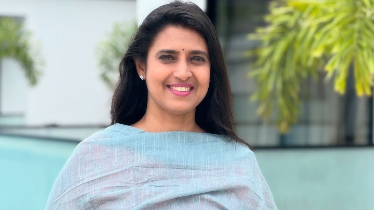 സ്നേഹം എന്ന സിനിമയിലെ രാധിക എന്ന കഥാപാത്രം രാധോത്സവത്തിലെ ചെമ്പകം മംഗല്യപ്പല്ലക്കിലെ സീതാലക്ഷ്മി എന്നിങ്ങനെ പ്രേക്ഷകരുടെ മനസ്സിൽ ഇടം നേടിയ പല വേഷങ്ങളും ഇവർക്ക് ലഭിച്ചിട്ടുണ്ട്.