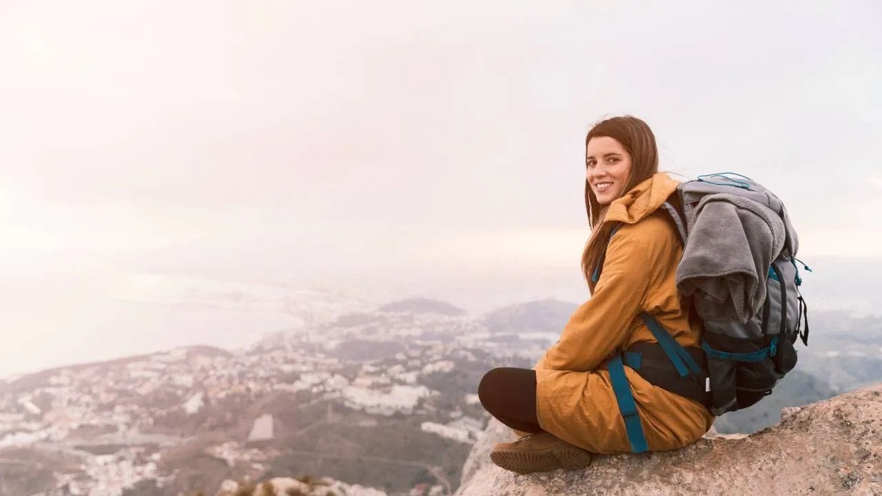 ഒറ്റയ്ക്ക് സമയം ചെലവഴിക്കുന്നത് മനുഷ്യർക്ക് കൂടുതൽ ശാന്തതയും ആത്മവിശ്വാസവും നൽകുമെന്ന് പഠനങ്ങൾ സൂചിപ്പിക്കുന്നു. മറ്റുള്ളവർ എന്ത് വിചാരിക്കും എന്ന ചിന്തയില്ലാതെ സ്വന്തം ഇഷ്ടങ്ങൾക്കനുസരിച്ച് കാര്യങ്ങൾ ചെയ്യുമ്പോൾ വ്യക്തിപരമായ വളർച്ചയ്ക്ക് അത് വഴിയൊരുക്കും.
